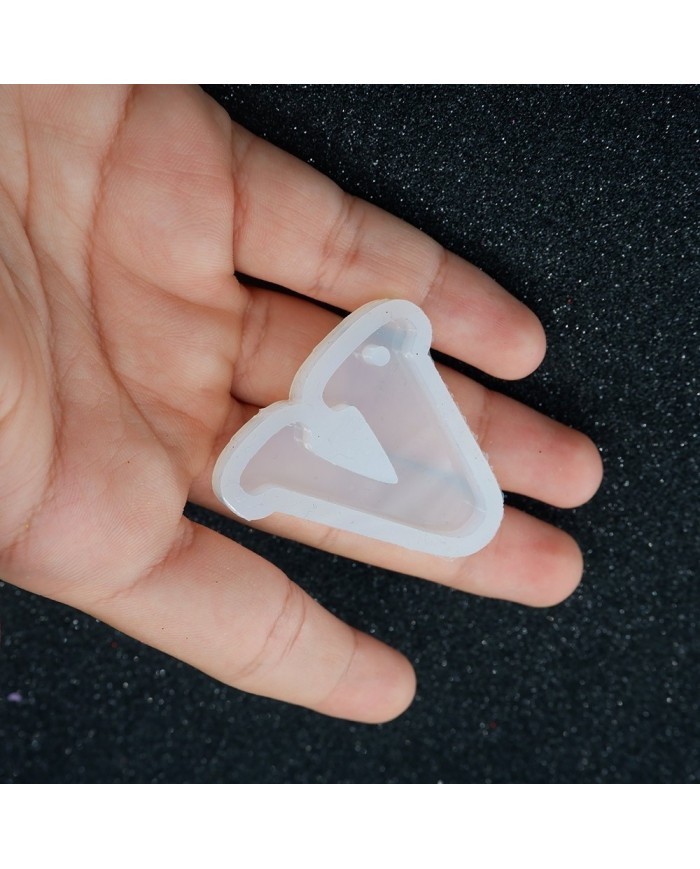 5 Adet Reçine Epoksi Harf Kalıp - V