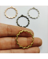 Yuvarlak Tırtıklı Reçine Metal Kolye Ucu